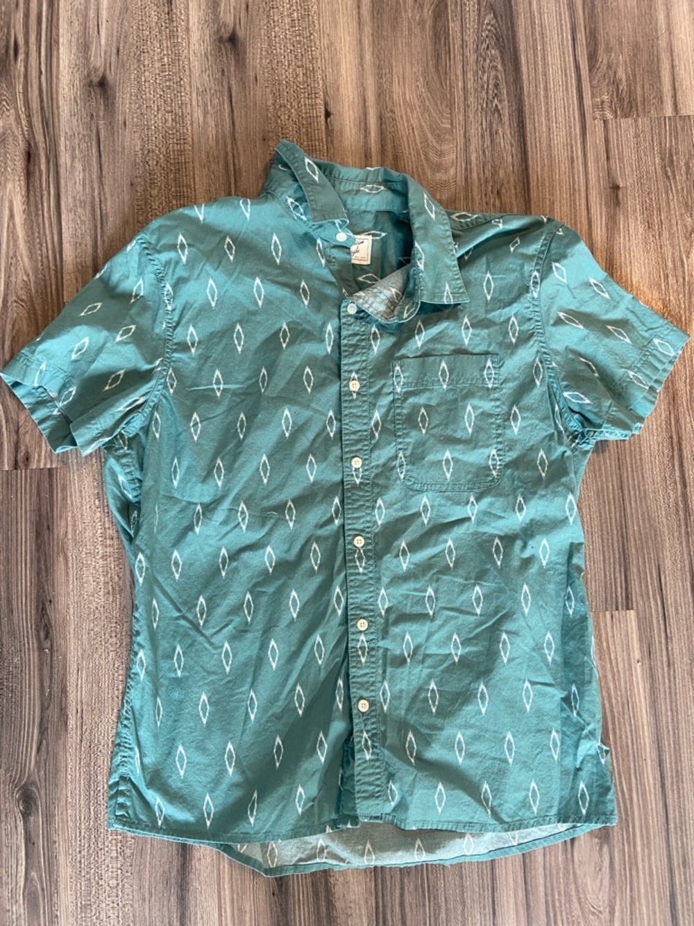 American Eagle Short-Sleeve Button-Up